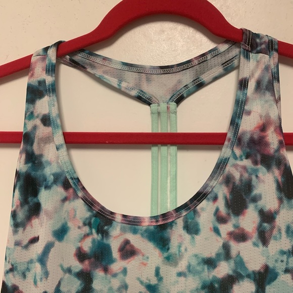 OLD NAVY Women’s Active Wear Tie dye Racerback Dri-Fit Yoga/Fitness Tank - Picture 3 of 8